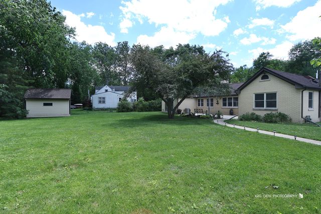 9425 Byrne Drive, Fox River Grove, IL 60021