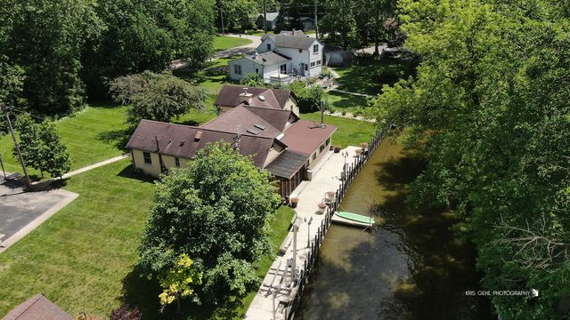 9425 Byrne Drive, Fox River Grove, IL 60021