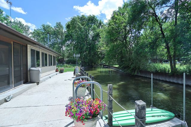 9425 Byrne Drive, Fox River Grove, IL 60021