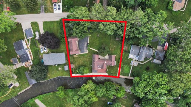 9425 Byrne Drive, Fox River Grove, IL 60021