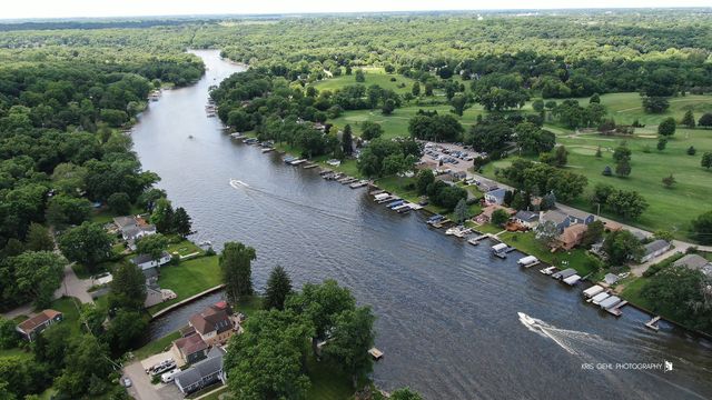 9425 Byrne Drive, Fox River Grove, IL 60021