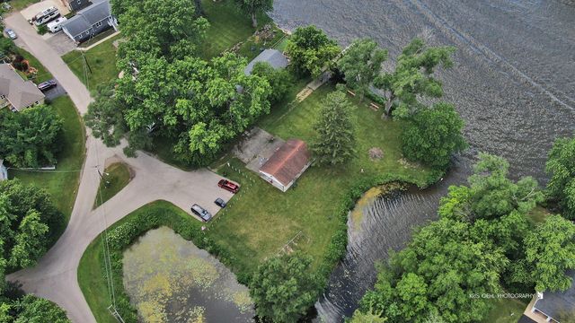 9425 Byrne Drive, Fox River Grove, IL 60021