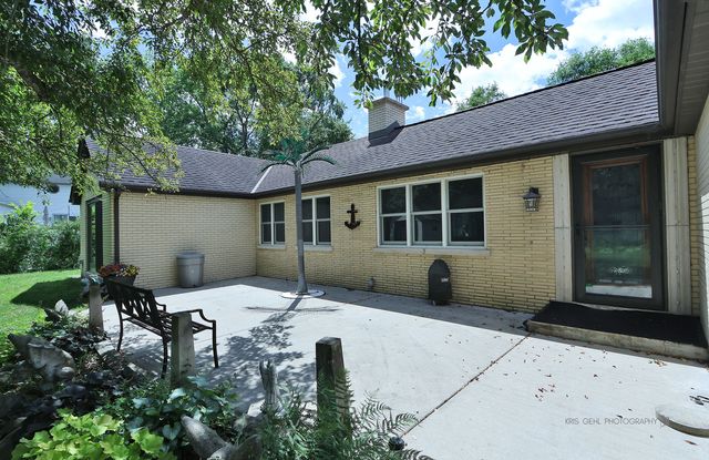 9425 Byrne Drive, Fox River Grove, IL 60021