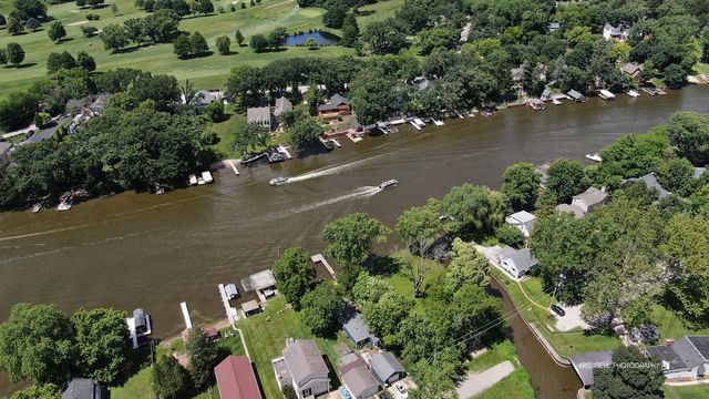 9425 Byrne Drive, Fox River Grove, IL 60021