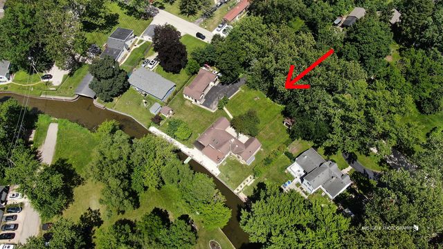 9425 Byrne Drive, Fox River Grove, IL 60021