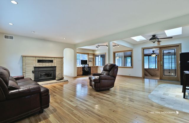 9425 Byrne Drive, Fox River Grove, IL 60021
