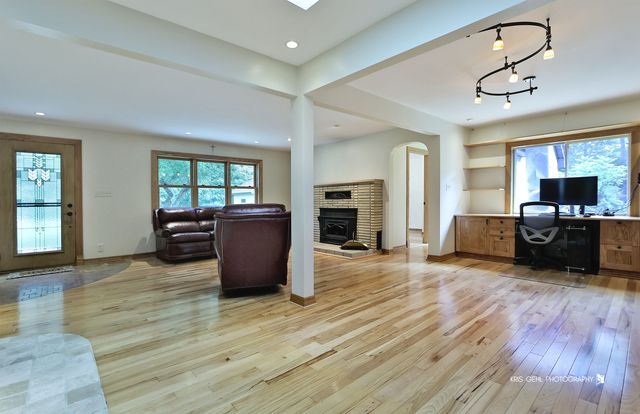 9425 Byrne Drive, Fox River Grove, IL 60021