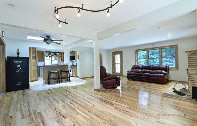 9425 Byrne Drive, Fox River Grove, IL 60021