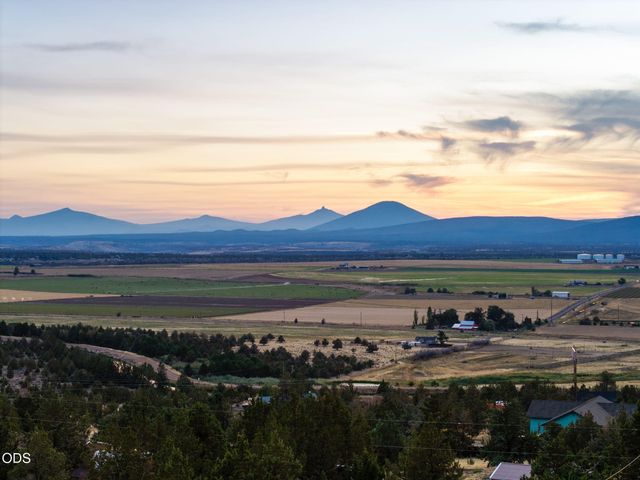 10835 SW Mintken Lane, Culver, OR 97734