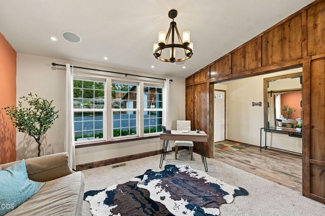 10835 SW Mintken Lane, Culver, OR 97734