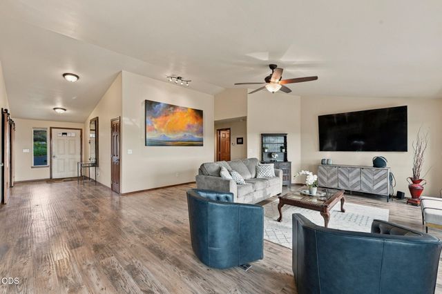 10835 SW Mintken Lane, Culver, OR 97734
