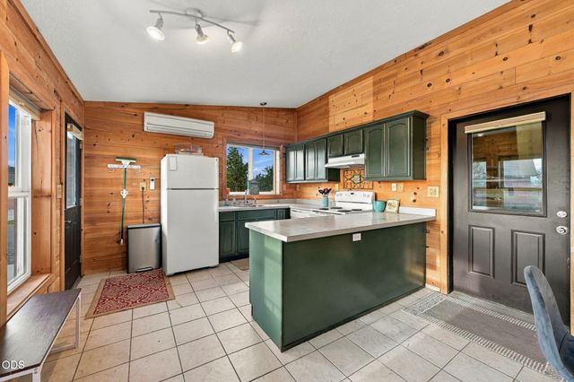10835 SW Mintken Lane, Culver, OR 97734