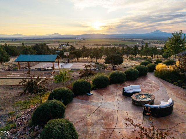 10835 SW Mintken Lane, Culver, OR 97734