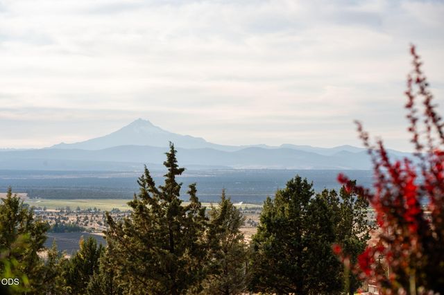 10835 SW Mintken Lane, Culver, OR 97734