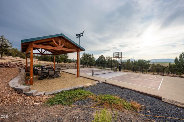 10835 SW Mintken Lane, Culver, OR 97734