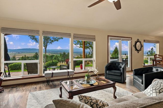 10835 SW Mintken Lane, Culver, OR 97734