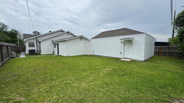 221 Hyta Street, Houston, TX 77018