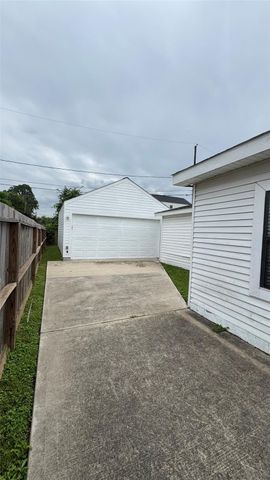 221 Hyta Street, Houston, TX 77018