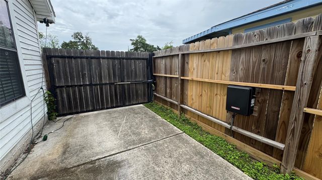221 Hyta Street, Houston, TX 77018