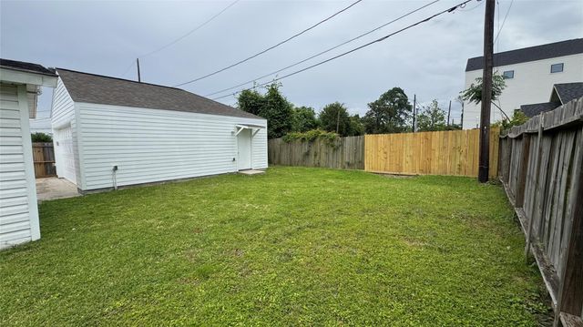 221 Hyta Street, Houston, TX 77018