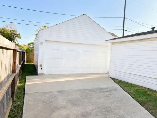 221 Hyta Street, Houston, TX 77018