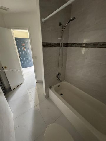 9863 Three Lakes Cir, Boca Raton, FL 33428