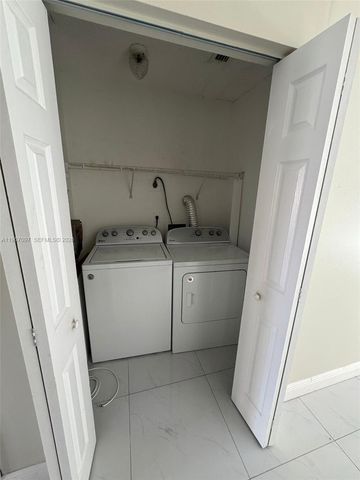 9863 Three Lakes Cir, Boca Raton, FL 33428