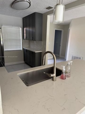 9863 Three Lakes Cir, Boca Raton, FL 33428