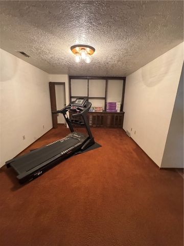 164 Woodstone Lane, New Kensington, PA 15068