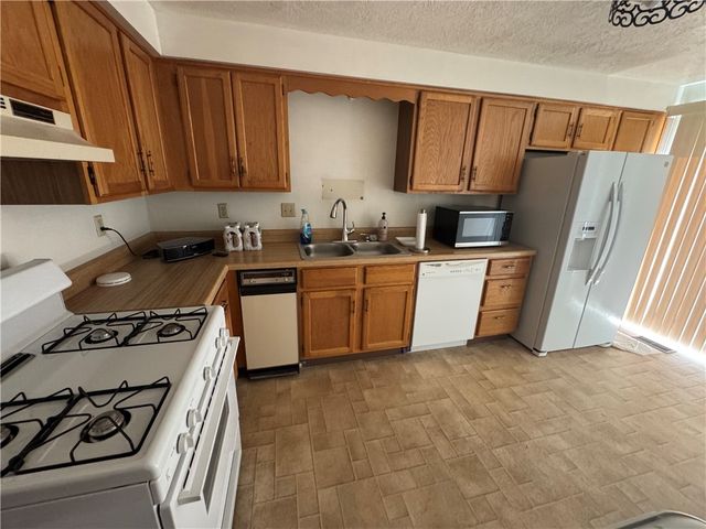 164 Woodstone Lane, New Kensington, PA 15068