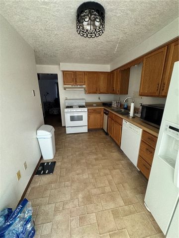 164 Woodstone Lane, New Kensington, PA 15068