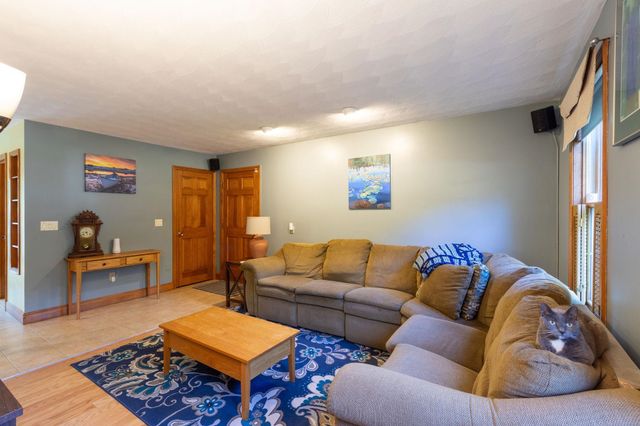 10 Lund Drive, Hudson, NH 03051