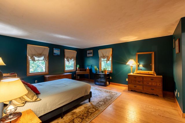 10 Lund Drive, Hudson, NH 03051