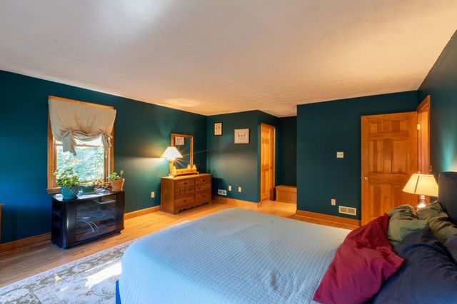 10 Lund Drive, Hudson, NH 03051