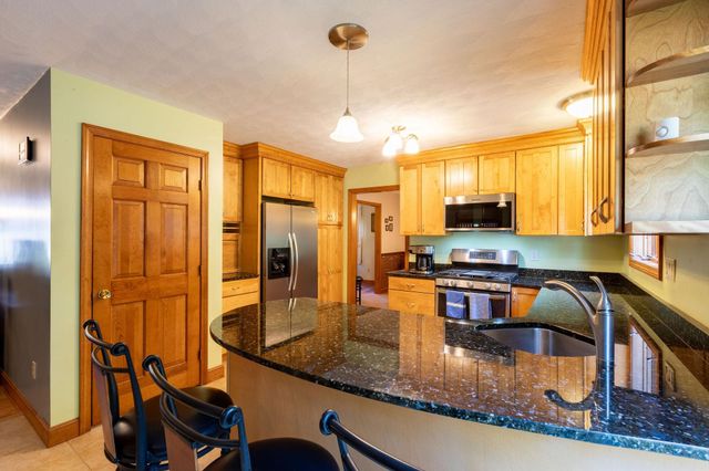 10 Lund Drive, Hudson, NH 03051