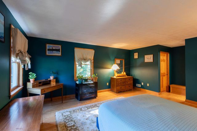 10 Lund Drive, Hudson, NH 03051