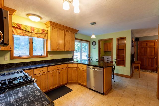 10 Lund Drive, Hudson, NH 03051