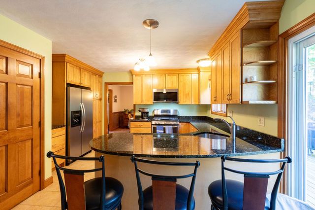 10 Lund Drive, Hudson, NH 03051