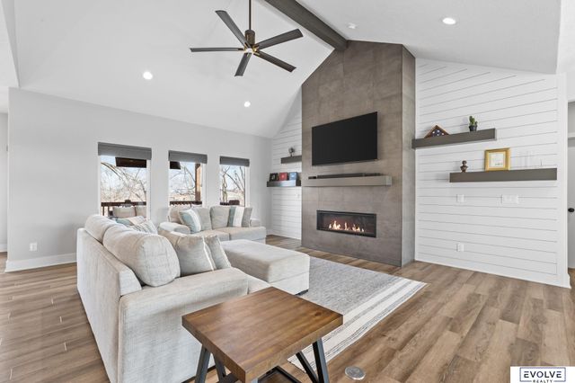 18128 Gretchen Avenue, Elkhorn, NE 68022