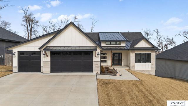 18128 Gretchen Avenue, Elkhorn, NE 68022