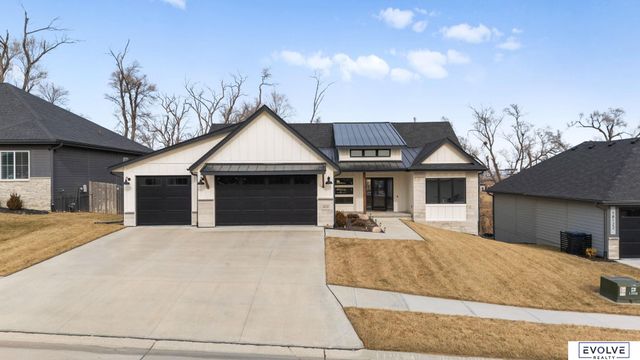 18128 Gretchen Avenue, Elkhorn, NE 68022