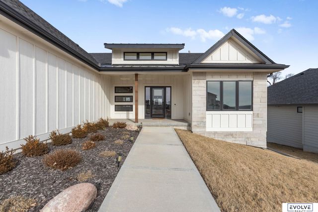 18128 Gretchen Avenue, Elkhorn, NE 68022