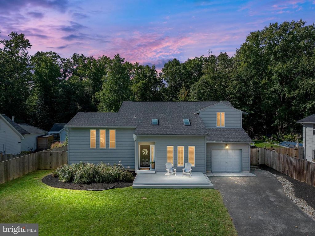 1004-A HARBOR DR, Annapolis, MD 21403