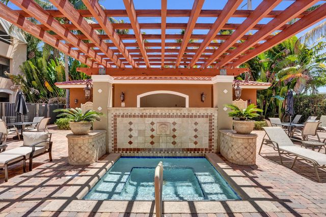 616 Clearwater Park Road 1107, West Palm Beach, FL 33401