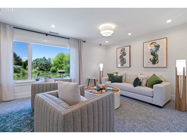 570 N 10TH Ave 2, Cornelius, OR 97113