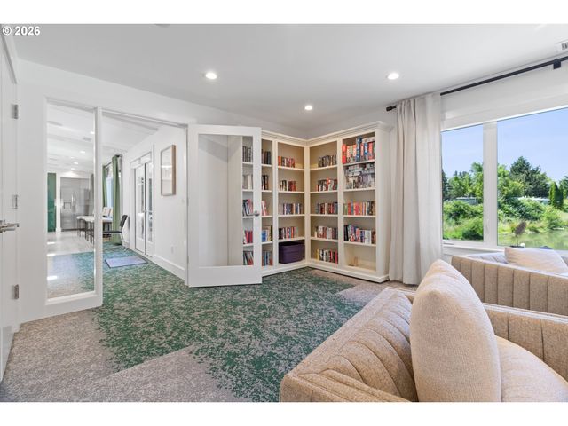 570 N 10TH Ave 2, Cornelius, OR 97113