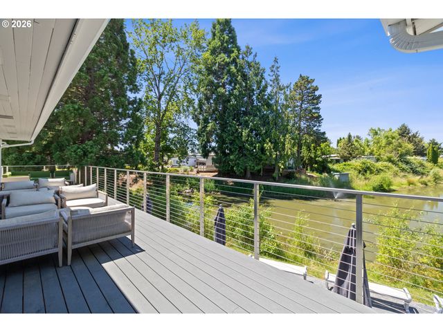 570 N 10TH Ave 2, Cornelius, OR 97113