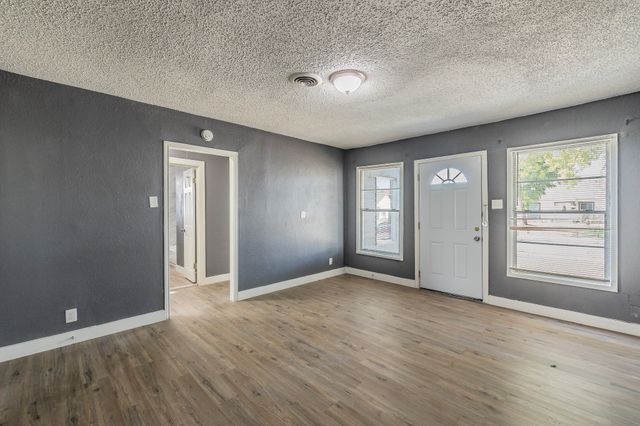 1106 Oak Street, Grand Prairie, TX 75050