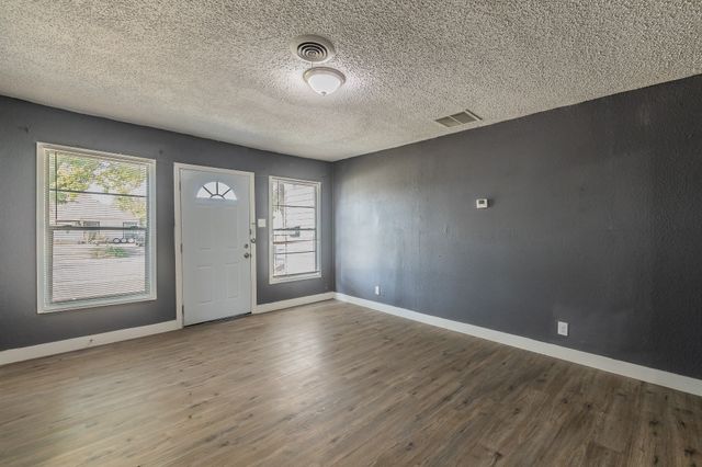 1106 Oak Street, Grand Prairie, TX 75050