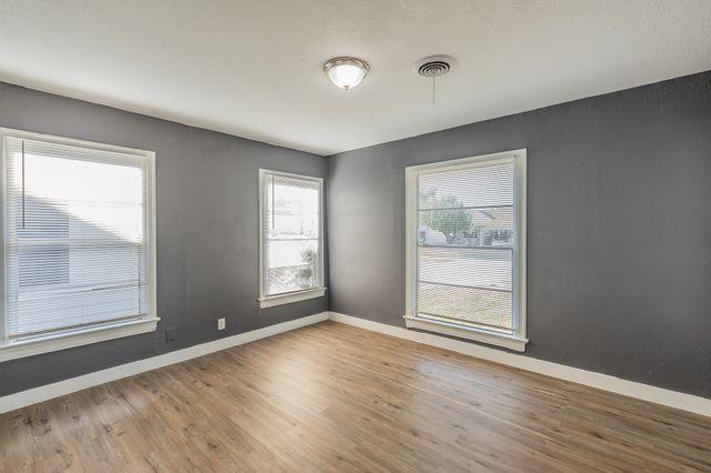 1106 Oak Street, Grand Prairie, TX 75050